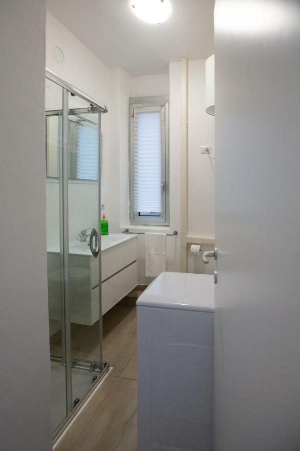 Via Treviso 6 * Milano